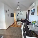 Tia, Private Terrace, Sea View, Jacuzzi Traù