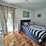 Tia, Private Terrace, Sea View, Jacuzzi * Traù