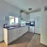 Tia, Private Terrace, Sea View, Jacuzzi Appartamento *