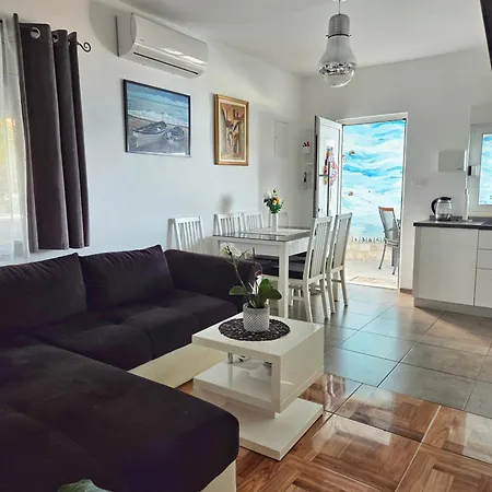 Tia, Private Terrace, Sea View, Jacuzzi Traù