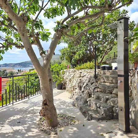 Tia, Private Terrace, Sea View, Jacuzzi Apartment Trogir