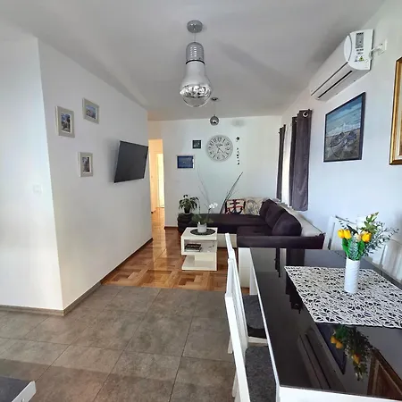 Tia, Private Terrace, Sea View, Jacuzzi Trogir
