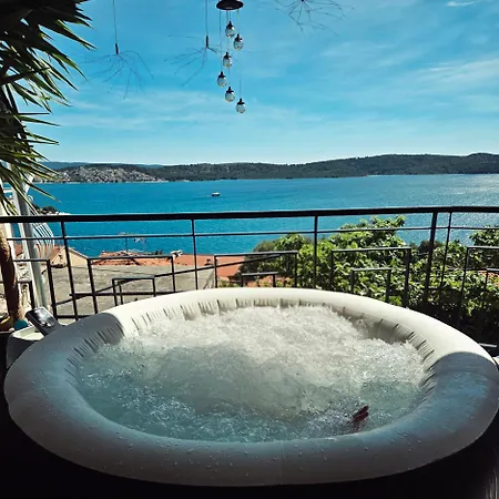 Tia, Private Terrace, Sea View, Jacuzzi Apartamento Trogir