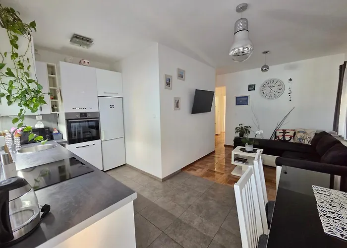 Apartamento Tia, Private Terrace, Sea View, Jacuzzi Trogir