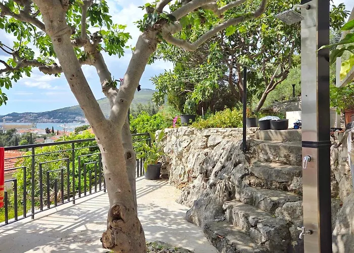 Tia, Private Terrace, Sea View, Jacuzzi Apartamento Trogir