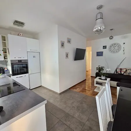 아파트 Tia, Private Terrace, Sea View, Jacuzzi 트로기르