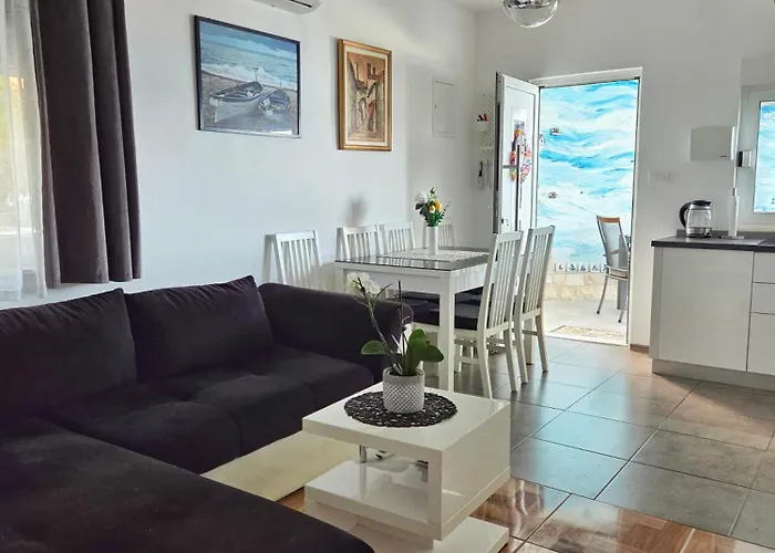 Tia, Private Terrace, Sea View, Jacuzzi 트로기르